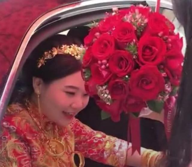 激怒|新娘讨要9万下车费，新郎被激怒，钱没有，哪里来的回哪去