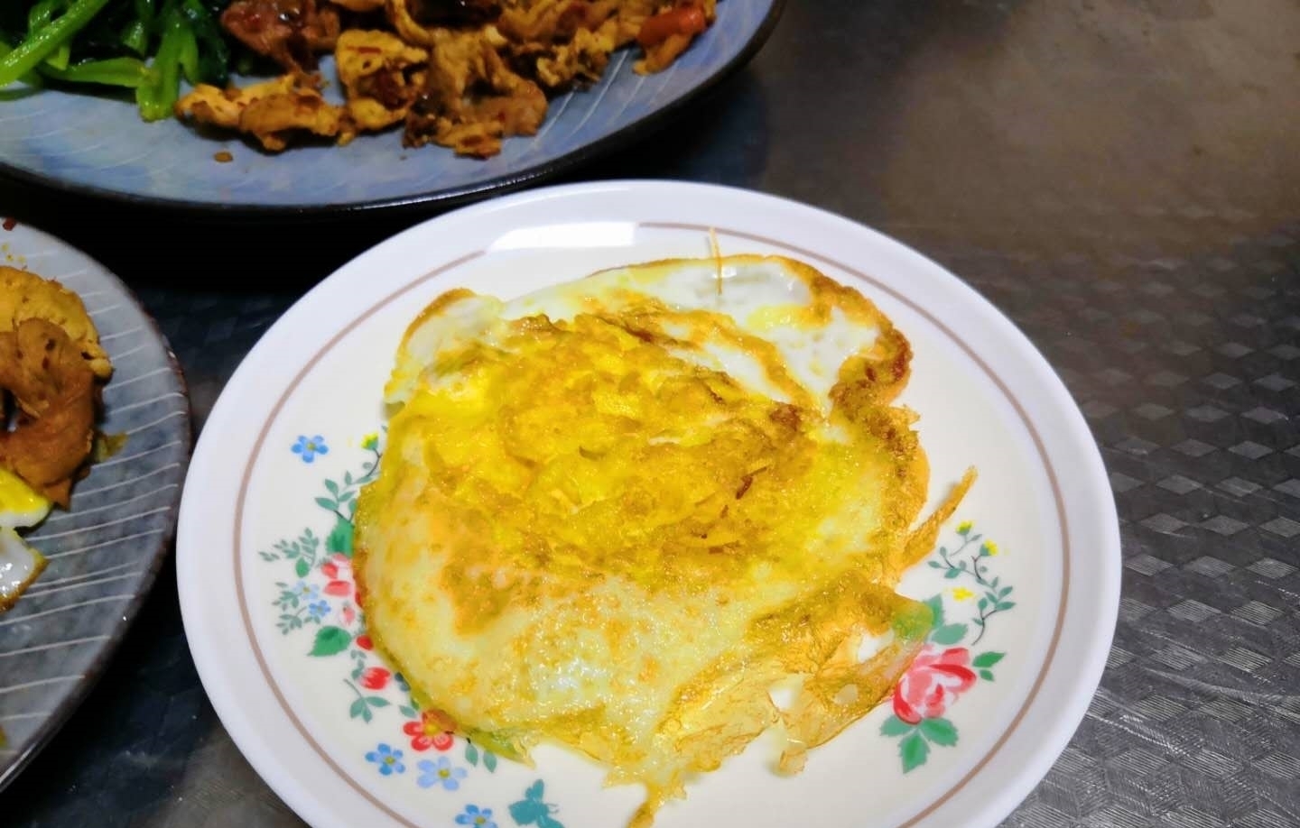  香嫩|煎荷包蛋时，有人用热油有人用凉油？大厨这样煎，难怪香嫩不粘锅