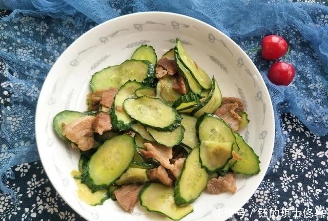  特香|黄瓜和它一搭配，营养翻倍，鲜香味美，简单一做特香