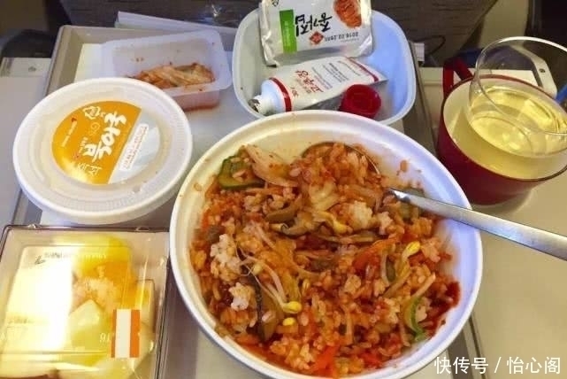 韩国|中国飞机餐VS国外飞机餐,看完印度的我,直接把手里餐“扔了”