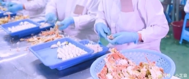 外国人|外国人用“螃蟹机”处理螃蟹,40秒一只,中国人没灵魂的吃法