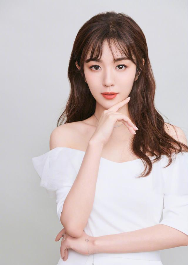  演员|她曾将胡歌吻到吐，把张嘉译亲肿，引网友争议，32岁却仍孤身一人