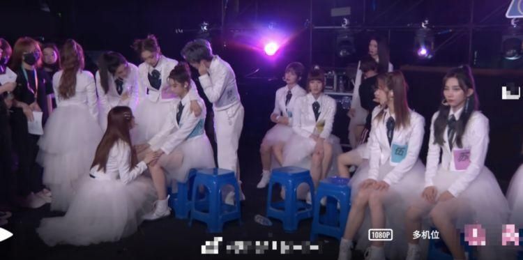  陈卓璇|张艺凡总决赛被扛下舞台，受伤严重导致团舞取消，陈卓璇蹲地安慰