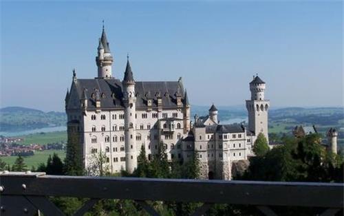 纯正|欧洲最传奇家族,为血统纯正选择近亲结婚,子孙后代都变鞋拔子脸