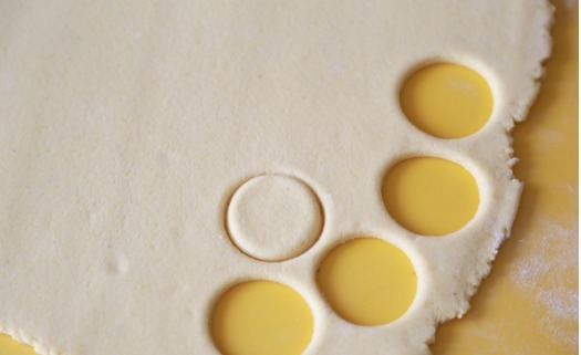 分钟|面粉中加1碗玉米面,不蒸不烤不用油,10分钟出锅,越嚼越香