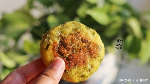  粗粮|不用早起也能吃到，粗粮发面早餐饼，加点菜叶如此煎，味道真是好