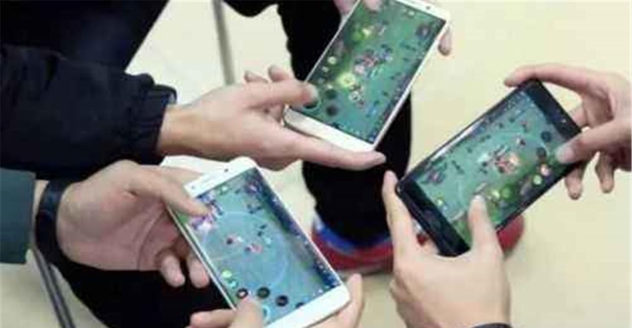 游戏中|孩子玩游戏“入戏太深”,将游戏用语写在试卷上,宝妈让人头大