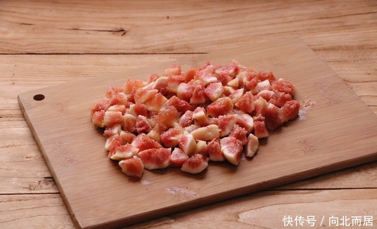 过些天|此水果正当季,维生素是葡萄的20倍,10块煮一锅,过些天就少了