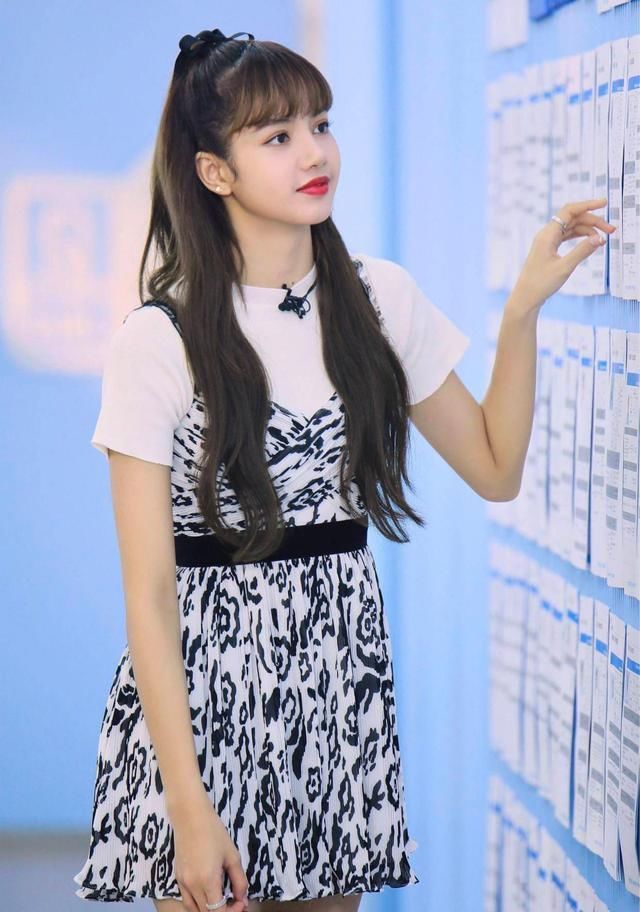  节目|Lisa疑似在节目中，向蔡徐坤撒娇，两人甜蜜互动成为节目最大看点