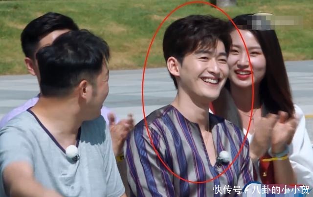  露天|《跑男》露天录节目，baby站在太阳底下，张翰的做法也太绅士了吧