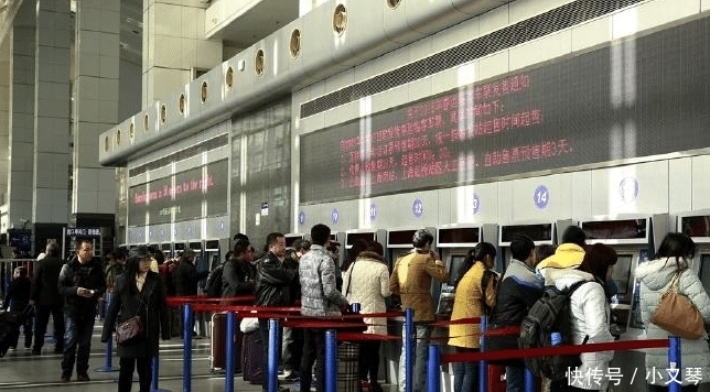  大妈|大妈没赶上火车，退票遭对方拒绝，一气之下撕碎车票，结果悲剧了