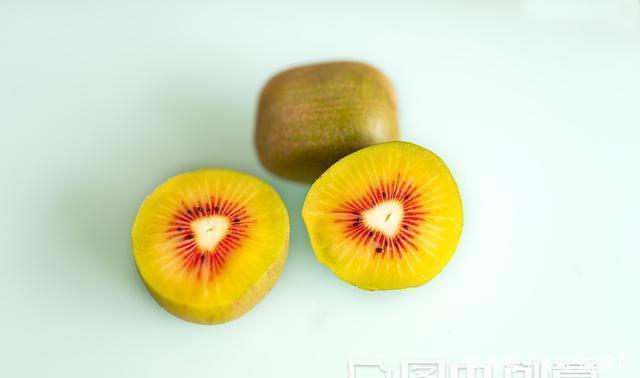  猕猴桃|三伏天遇到这水果要多吃，比苹果便宜，比西瓜香，营养丰富还好吃