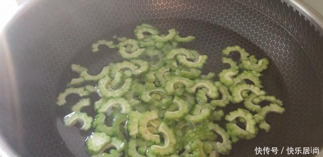 味道|香干炒苦瓜新方法简单易学,味道很好