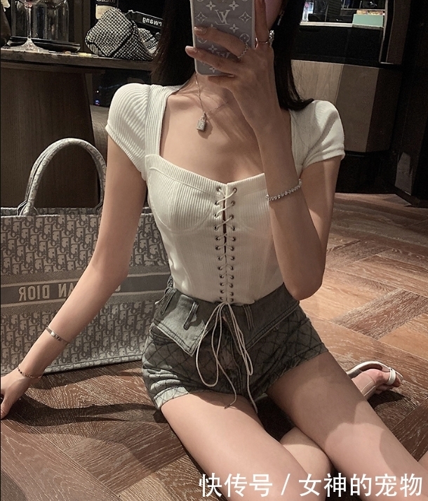 绿茶|自黑成“绿茶女”似乎成新时尚?这些空气衫也成了大热门,贼性感