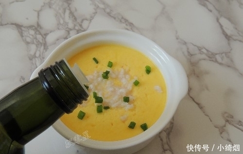 小窍门|鸡蛋羹怎样做才够嫩滑?几个小窍门教给您,一看就会,超简单