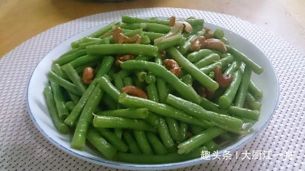  清炒豆角|炒豆角时，先放油就错了！大厨教你这样做，豆角翠绿鲜香更入味