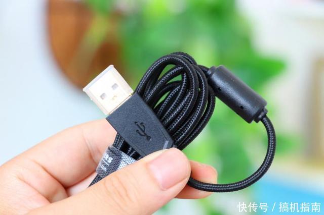 轻松|游戏办公皆能轻松上手,雷柏V330幻彩鼠标体验