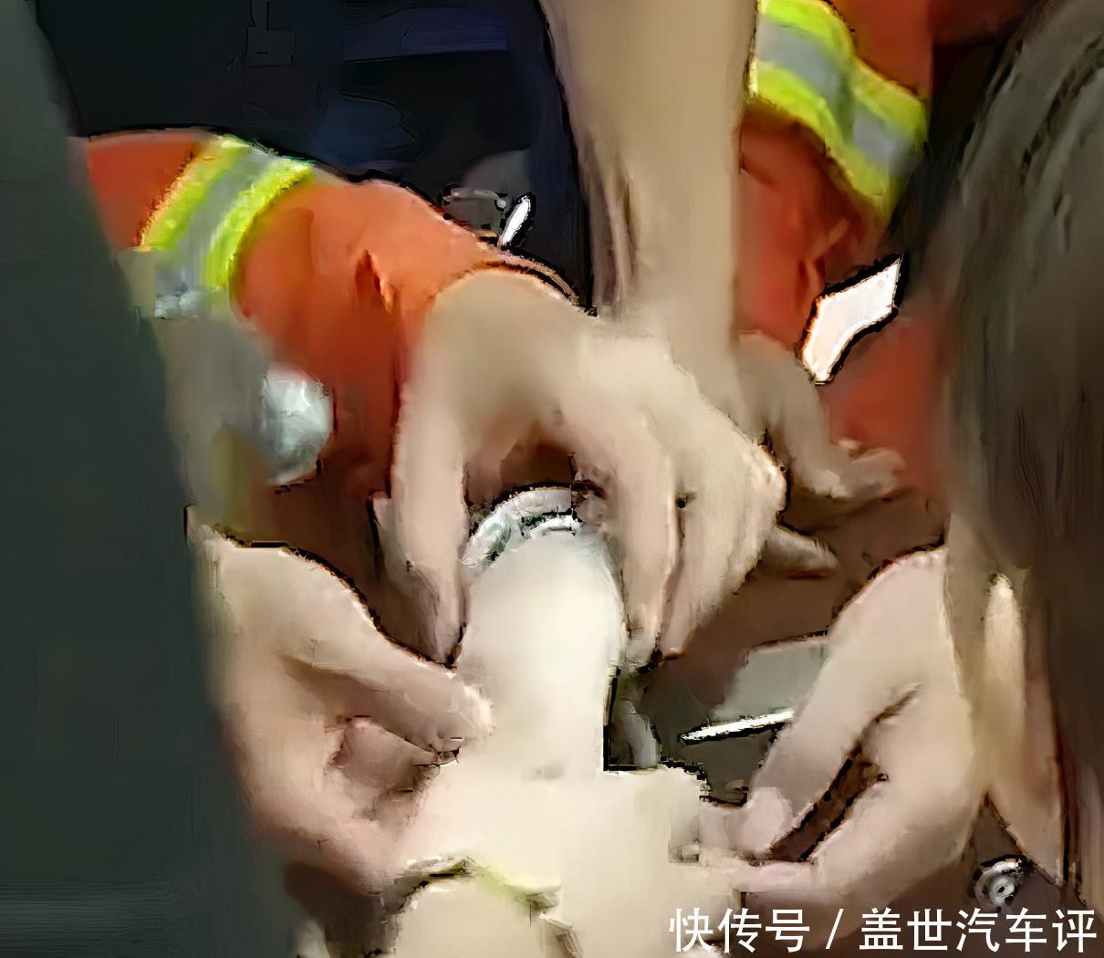 广东|广东一女子试戴玉镯被卡住，消防员尝试多次无果，无奈买下求敲碎