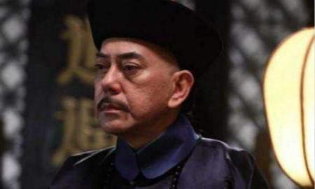 晚晴|晚晴最复杂的恶霸,爱做慈善却滥杀无辜,做了一件丧心病狂的坏事