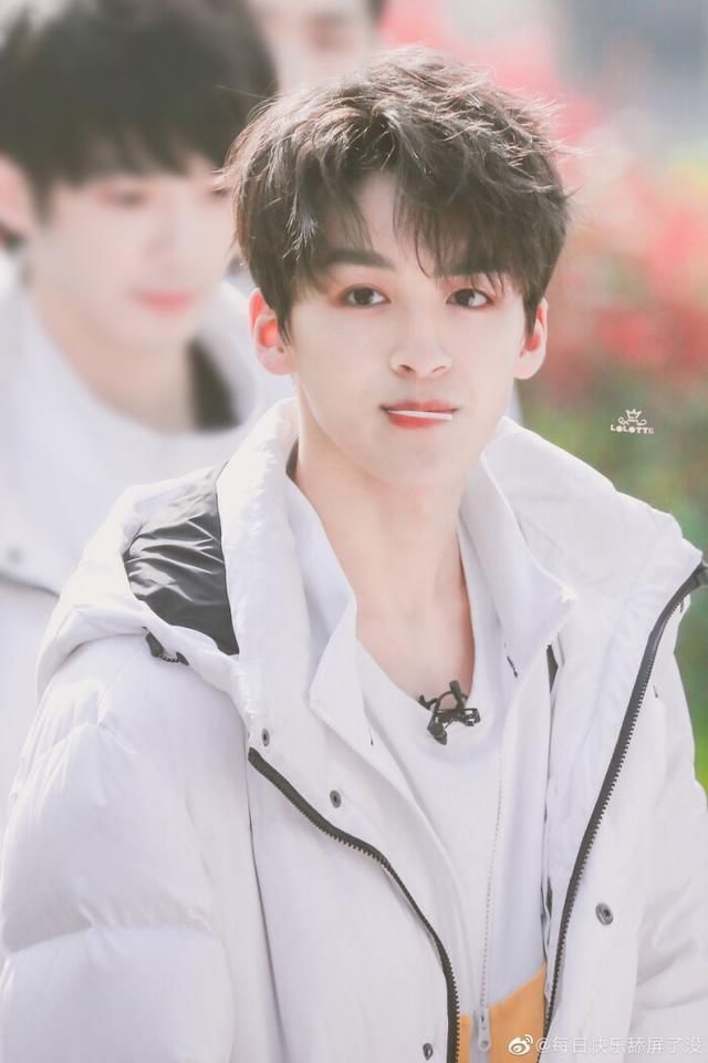 颜值|实力强劲的新兴男团R1SE,高颜值花美男让人眼前一亮