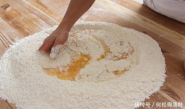  小苏打|和面时，要注意“食用碱、小苏打、酵母粉、泡打粉”的区别和用途