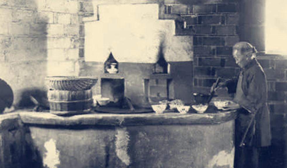 女子|一组70年代的老照片:图3挖河的女民兵,图5女子的行为让人不齿