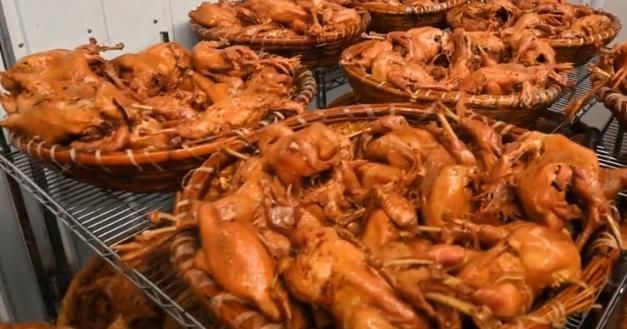 月入|大叔甩卖“祖传”小吃,20元一只,从早卖到晚,月入上万不是事