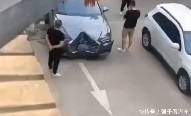  男子|新买奥迪被撞，男子灵机一动打电话邀功：老婆我撞出了爱你的形状