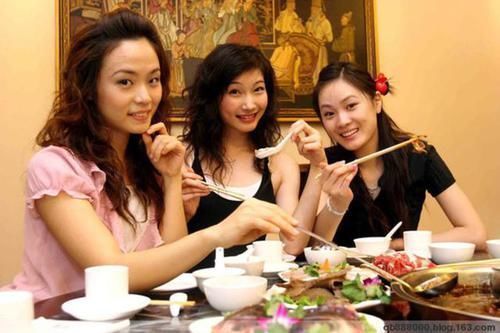 分量|真够厉害的日本美女到中国吃饭,咬牙点了两份菜,看到账单后呆了