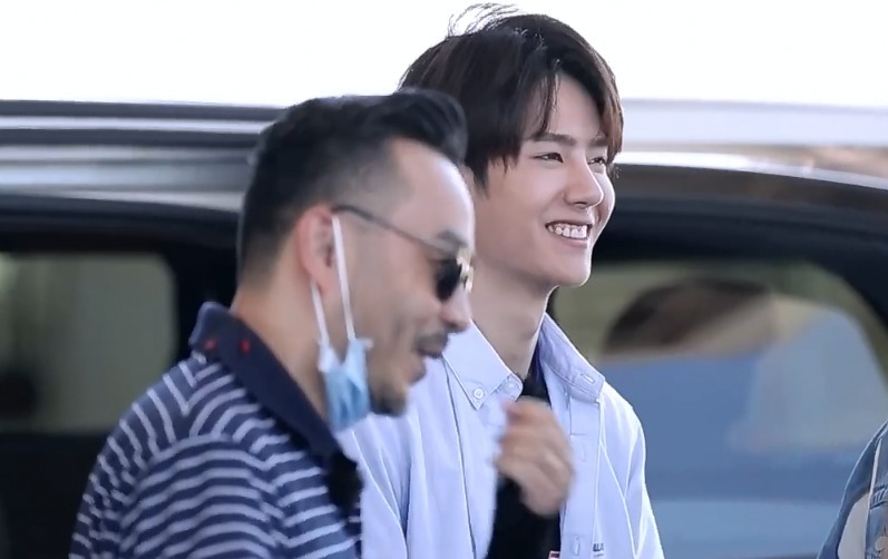  钱枫|《天天向上》王一博归队，拥抱钱枫被弹回来，戳胖肚皮表情超可爱