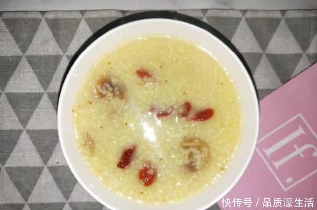 润肺|入秋防秋燥,我家隔三差五做这碗粥,养胃又润肺