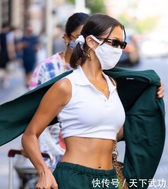 吸睛|bella越来越美!身材绝美符合超模气质,网友:比闺蜜肯豆还吸睛