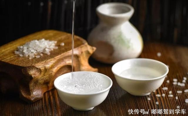 酒友|酒友必看!白酒不管啥牌子,瓶身有这串“符号”,就是酒精勾兑酒