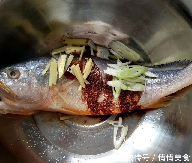 不腥|蒸鱼时，千万别直接上锅，多做这2步，鱼肉鲜嫩入味一点不腥
