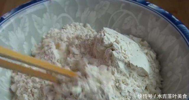 就要|青椒油饼，我每三五个就要做一次，家里贪吃，几颗青椒就行了