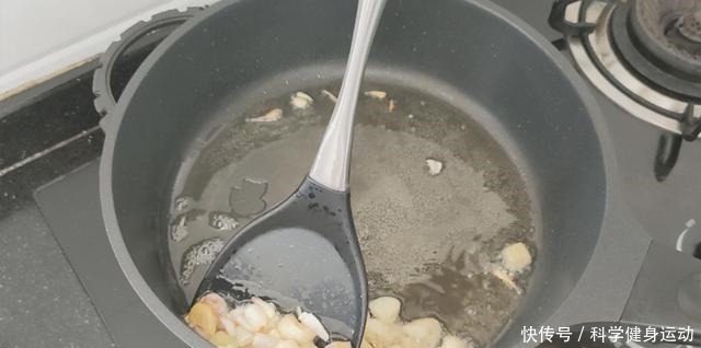 待客|待客桌上一定要有的一盘鸡,教你新做法,鲜嫩又入味,简单又开胃