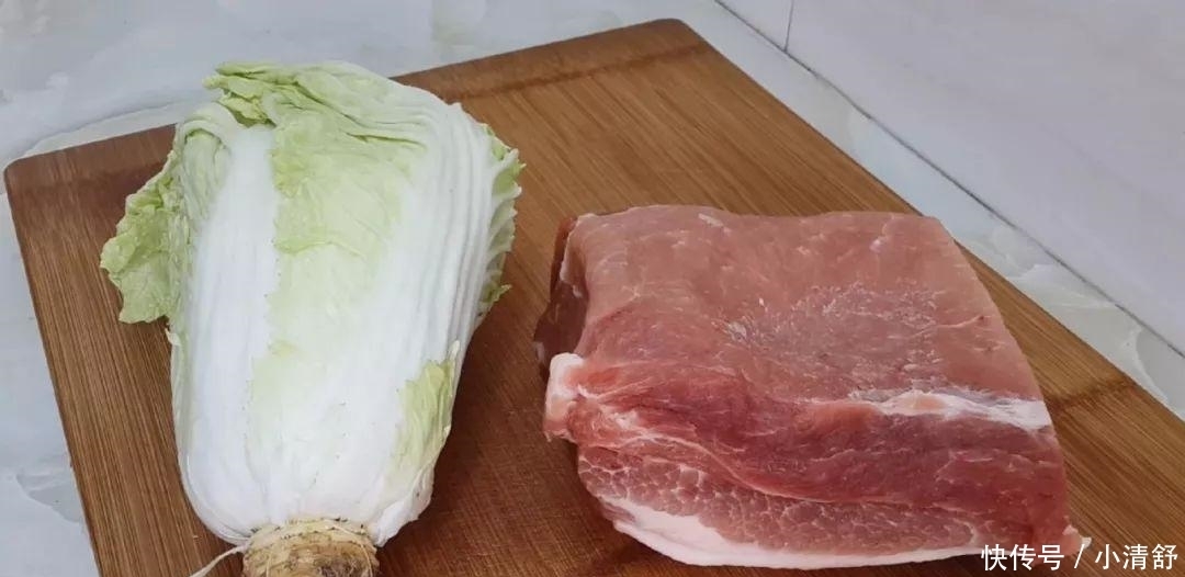 比水|1颗白菜,1块猪肉,教你简单一做,比水煮肉片都好吃,越吃越过瘾