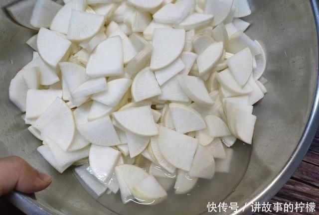 做法|白萝卜做的菜肴“秘制腌萝卜”,口感酸甜微辣,既能下酒、也可以下饭