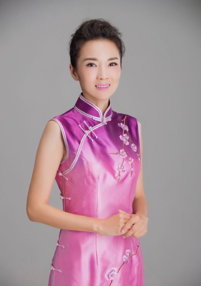 儿子|管彤儿子长大了!头戴迷彩帽穿T恤衫潮范儿十足,6岁身高是亮点