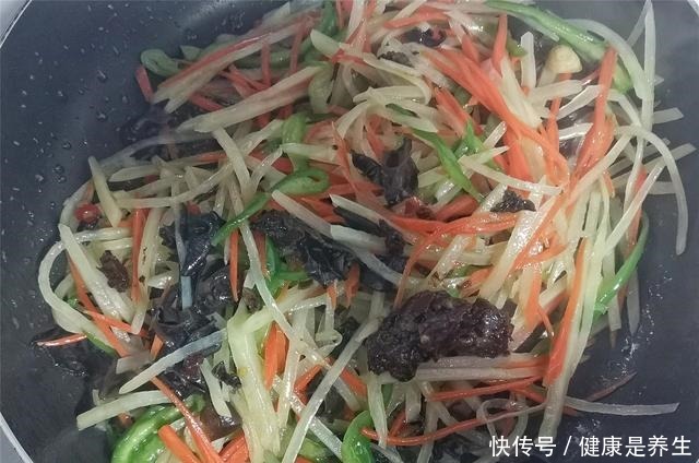 关键|炒鱼香土豆丝,关键在鱼香汁的比例,掌握好做出来和饭店一个味