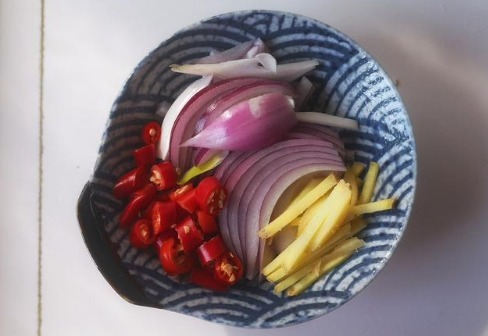  男人|男人都爱的下酒菜，成本也就10块钱，香辣脆嫩有嚼头，下酒真香