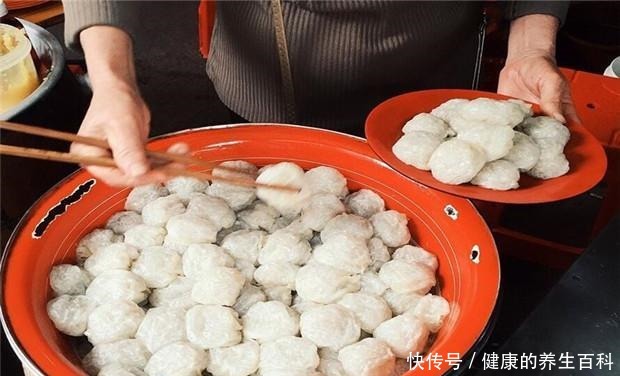 精致|大妈街头卖“精致”早餐,十元一笼生意好,食客来晚了都吃不到