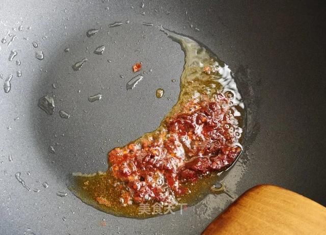 切成|这样做鸡爪真的太好吃了,越吃越上头!你们一定要试试看!