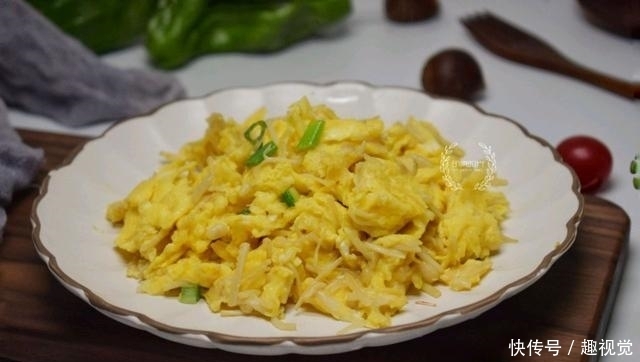  炒鸡蛋|别总韭菜炒鸡蛋，搭配这种“益智菜”，补脑通便，口感还脆爽