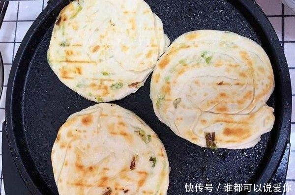 葱香|做葱油饼时,记住这2个技巧,葱香浓郁,比饭店的好吃