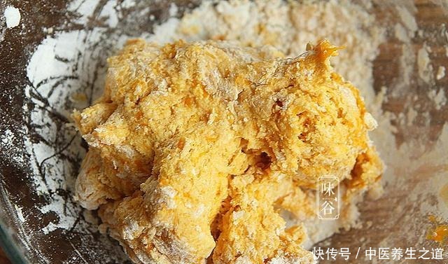 面粉|南瓜不煮粥,加点面粉做早餐,好看又营养,关键是孩子们都喜欢
