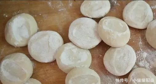 早餐|面粉不要再做馒头了,教你新吃法,晶莹剔透有营养,看着就想吃