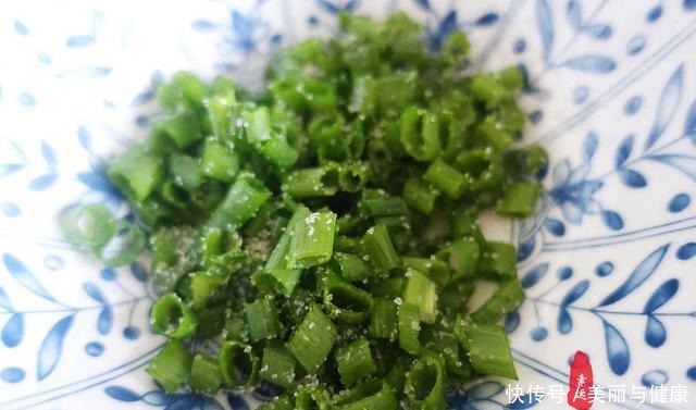 鸡蛋|三种不同的鸡蛋饼,制作方法各异,您更喜欢哪一种