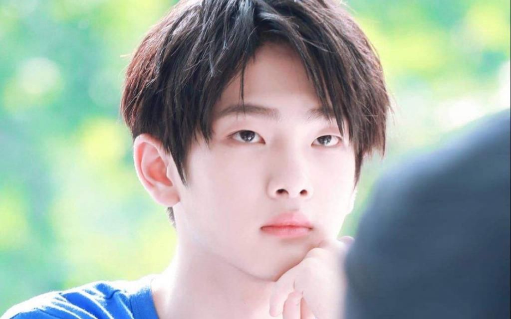  训练生|当韩国练习生有多苦周震南三个月才走出阴影，赵让被前辈欺负