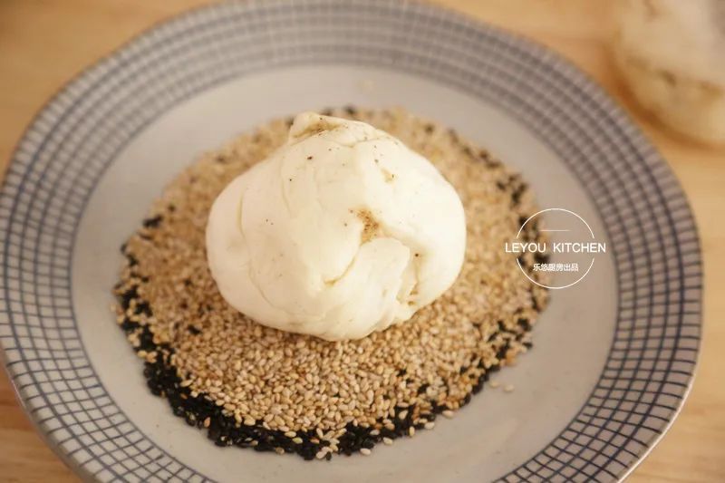 全家人|1斤面粉做6个烧饼,不油不腻,平底锅就能做,刚好全家人的早餐